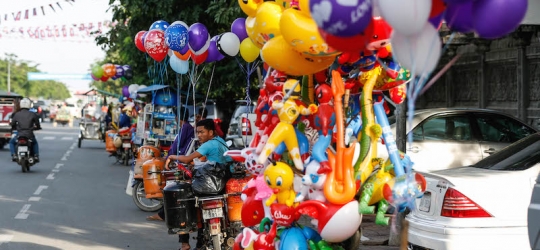Balloon Crackdown Doesn’t Last Very Long, Vendors Say – The Cambodia Daily