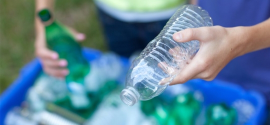 Paper looks at risks of investing in plastics Australia