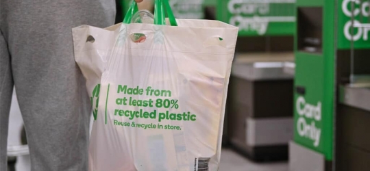 Reusable plastic bags being phased out by Woolies – Australia